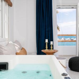 Suite with Sea View and Indoor Hot Tub