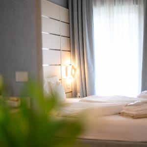 King Room with Spa Bath