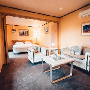 Dundas Suite with Spa Bath