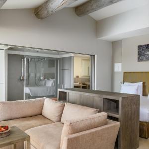Deluxe Suite with Spa Bath