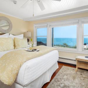 Deluxe Queen Room with Sea View