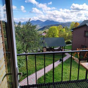 Apartment with Mountain View