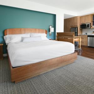 King Studio with Sofa Bed
