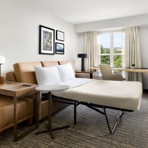 One-Bedroom Queen Suite with Sofa Bed - Non-Smoking