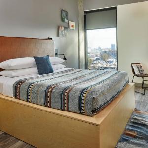 King Room with Trundle Bed - Hearing Accessible