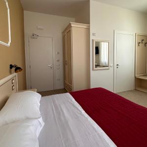 Deluxe Double or Twin Room with Sea View