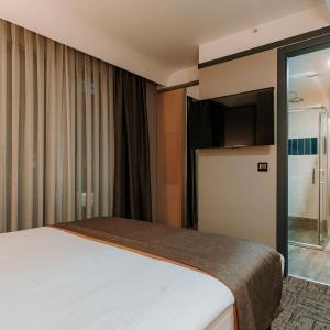 Standard Double Room with City View