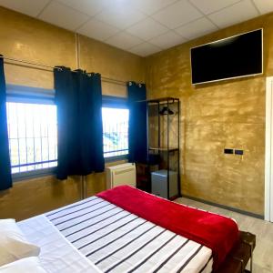 Deluxe Room (2 Adults + 1 Child)