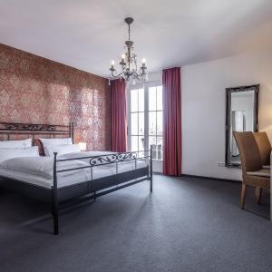 Junior Suite with Balcony and Lake View