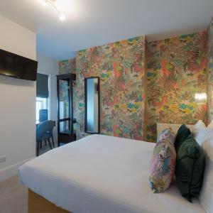 Standard Double Room with Shower