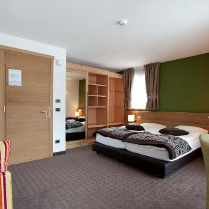 Twin Room with Mountain View