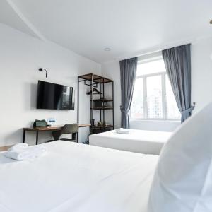 Superior Queen Room with Two Queen Beds