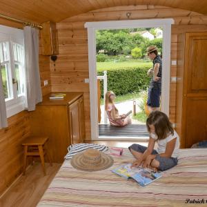 Wooden Caravan (2 People)