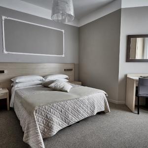 Triple Room with Side Sea View