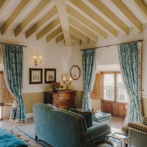 Family Room with Mountain View