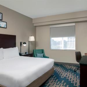 King Room with Roll-In Shower - Mobility Access/Hearing Accessible