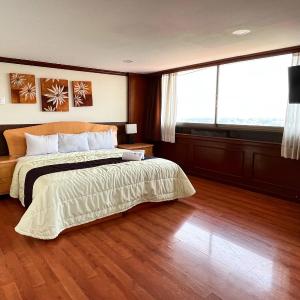 Suite with City View