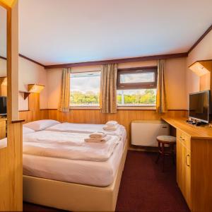 Standard Cabin on Boat with River View