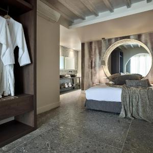 Double pool view with heated sharing pool