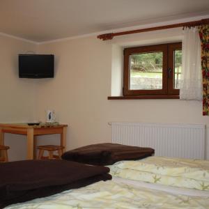 Twin Room with Shared Bathroom