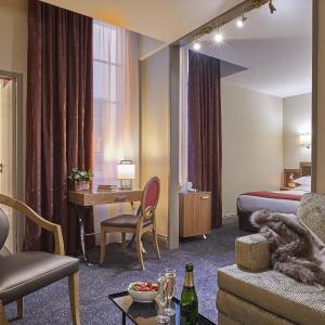 Extra Large Suite