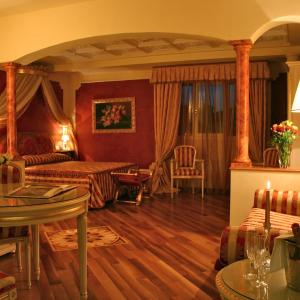 Vasari Suite (2 Adults)