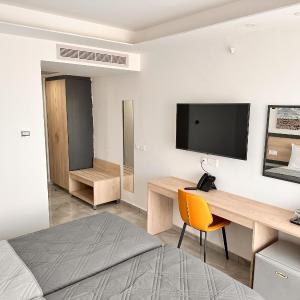 Double or Twin Room with Mountain View