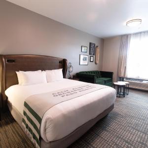 King Suite with Roll-In Shower