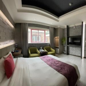 Standard Queen Room