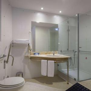 Twin Room with Three Twin Beds - Mobility Accessible/Non-Smoking