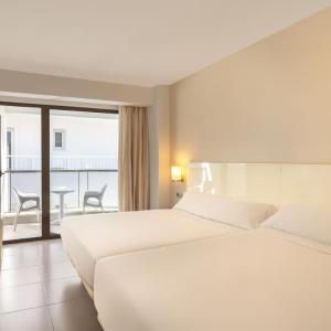 Standard Triple Room with Terrace (2 Adults + 1 Child)