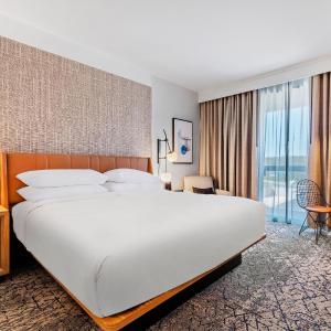 Suite, Club level, 1 Bedroom Executive Suite, 1 King