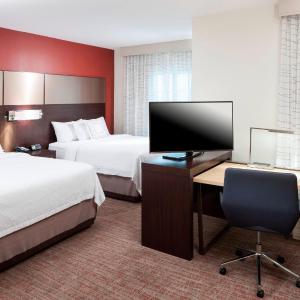 Studio Queen Suite with Sofa Bed - Mobility Accessible with Tub