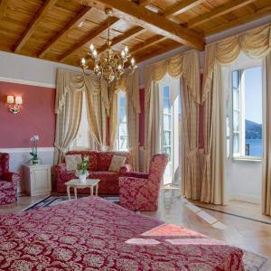 Suite with Lake View