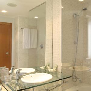 Double or Twin Room with Parking and WiFi Included