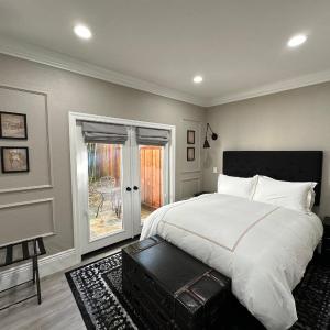 Deluxe Queen Studio 