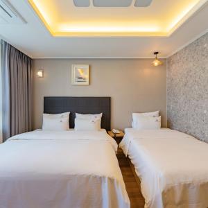 Deluxe Family Twin Room with Harbor View