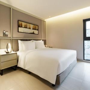 Executive Room - Complimentary Daily Afternoon Tea & Welcome Minibar