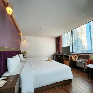Deluxe Triple Room with City View