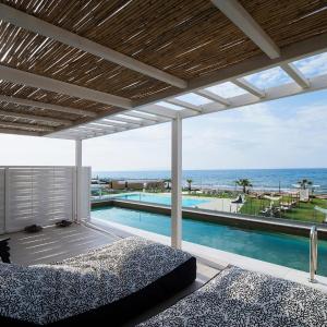 Suite with Sea View - Sharing Pool