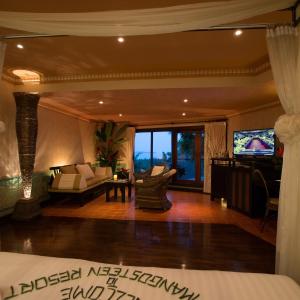Royal Suite with Garden View