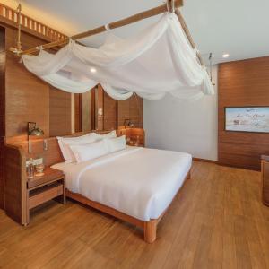 Beach Front Two-Bedroom Pool Villa