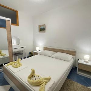 One Bedroom Apartment with Balcony and Sea View