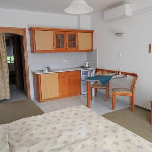 Studio (2 Adults)
