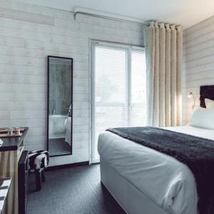 Superior Double Room with Pool Access