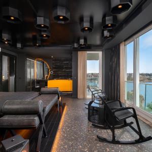 Black Deluxe Room (Jacuzzi and Sauna)