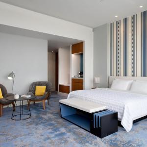 Junior Suite, Club lounge access, Suite, 1 King
