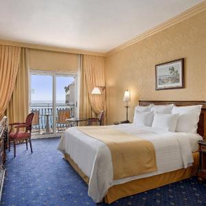 Superior King Room with Balcony and Sea View - Mid Floor