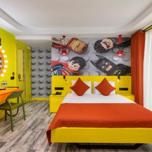 Deluxe Double Room with Side Sea View