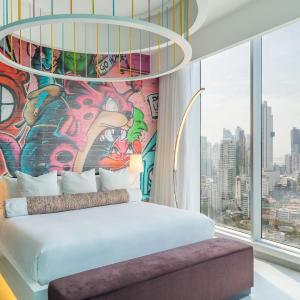 Penthouse King Suite with Partial City View and Whirlpool